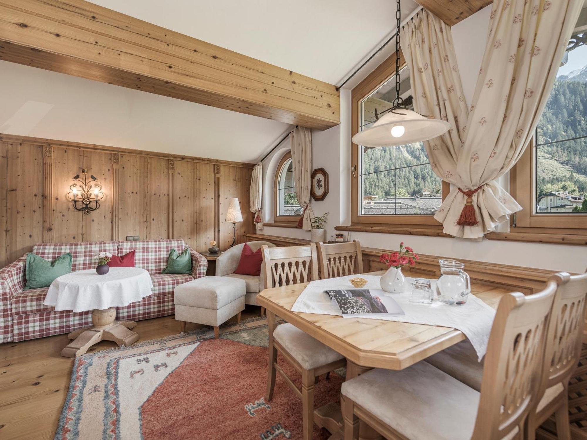 Apparthotel "Landhaus Veronika" Mayrhofen Kültér fotó