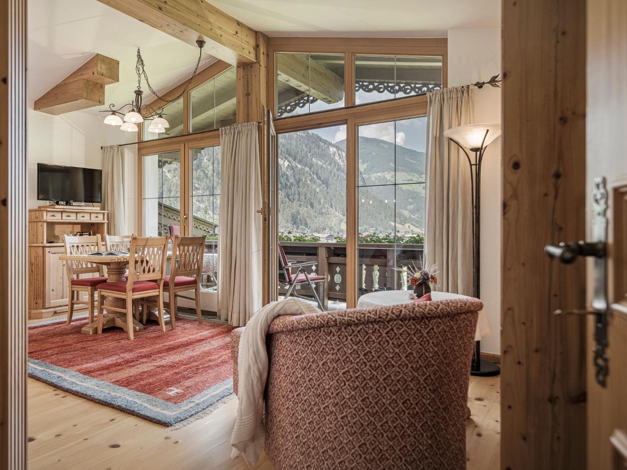 Apparthotel "Landhaus Veronika" Mayrhofen Kültér fotó